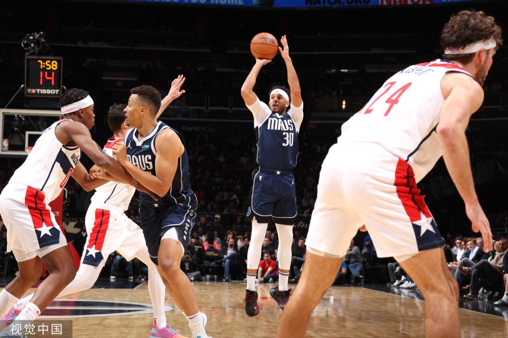 前列的男女 前列的男女